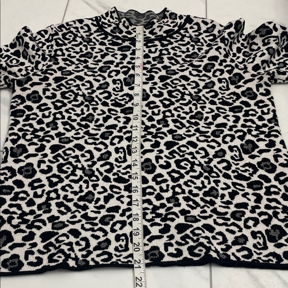 Renuar Black and White Leopard Print Cowl Neck Sweater Sz M - Picture 8 of 9
